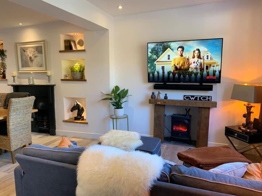 Renovated Miner'S Cottage - Family & Dog Friendly Abertillery 外观 照片